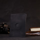 Надежная кожаная обложка на паспорт с держателем для Apple AirTag GRANDE PELLE 186043 Черный