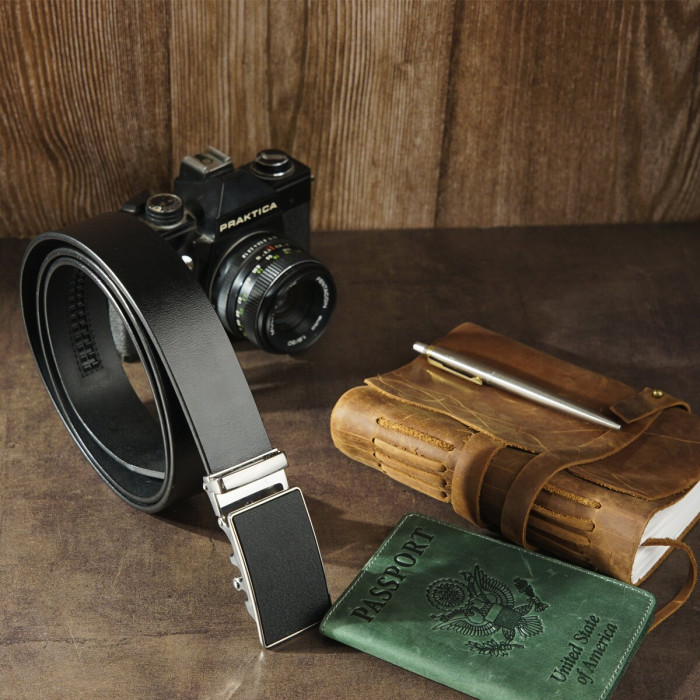 Ремінь чоловічий c сріблястою пряжкою з чорною вставкою Vintage 183405 Чорний